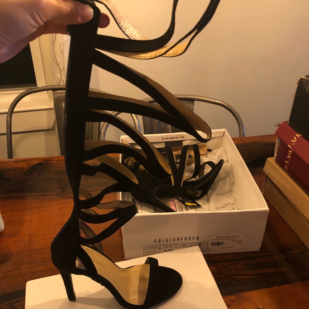 Brand new!! Fashion nova knee high strappy heel